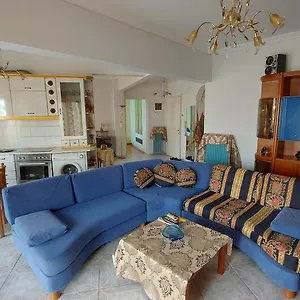 Spacious Salonic